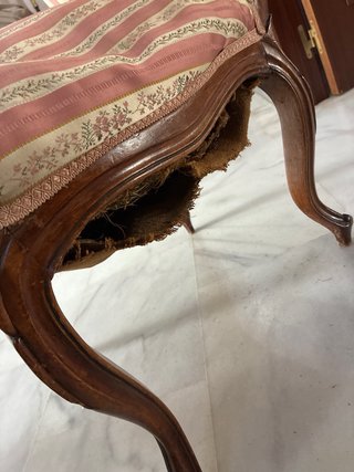 Silla estilo Isabelino madera y tela