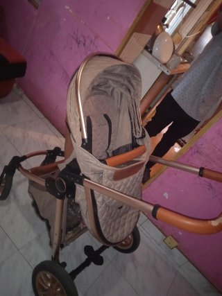 Carrito de bebé con capota y manillar