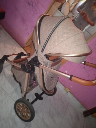 Carrito de bebé con capota y manillar