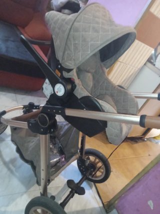 Carrito de bebé con capota y manillar
