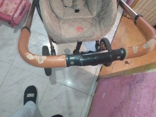 Carrito de bebé con capota y manillar
