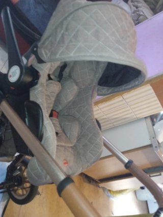 Carrito de bebé con capota y manillar