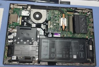 Portatile Dell Inspiron P69G Rotto