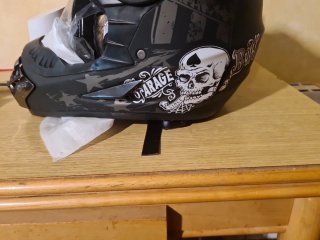 Casco integral MTB + Gafas y guantes.