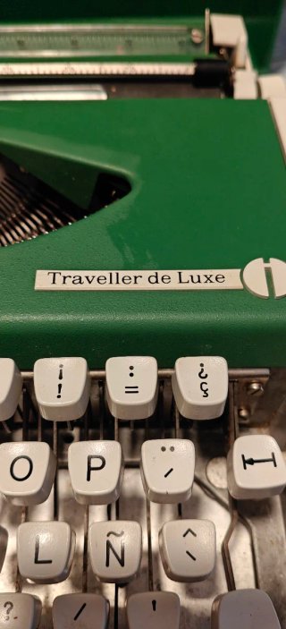 Máquina de escribir Olympia Traveller Luxe