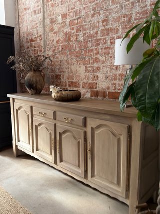Elegante aparador de madera 4 puertas