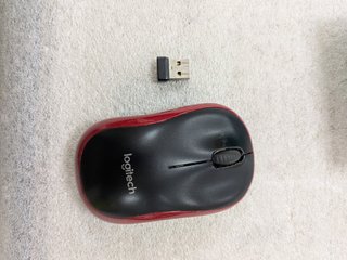 Logitech M185 Ratón Inalámbrico Negro/Rojo