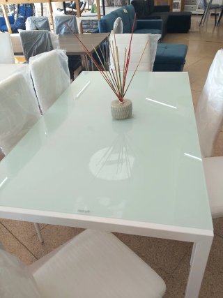 Mesa Comedor Cristal y Metal incluye sillas