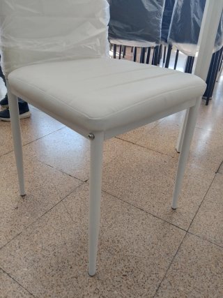 Mesa Comedor Cristal y Metal incluye sillas