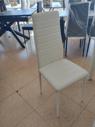 Mesa Comedor Cristal y Metal incluye sillas