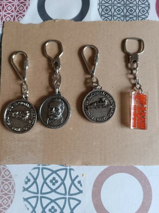 Lote de 4 llaveros antiguos de UGT en muy buen est