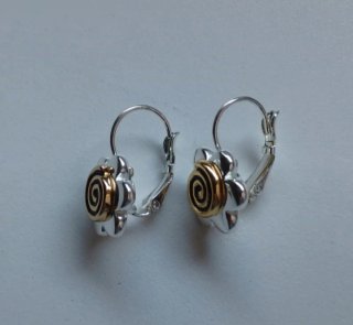 Pendientes flor plateados vintage. Buena calidad