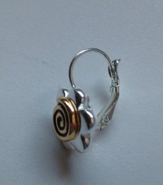 Pendientes flor plateados vintage. Buena calidad