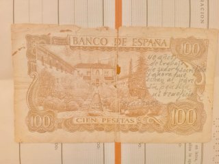 Billete 100 pts con lema de protesta social