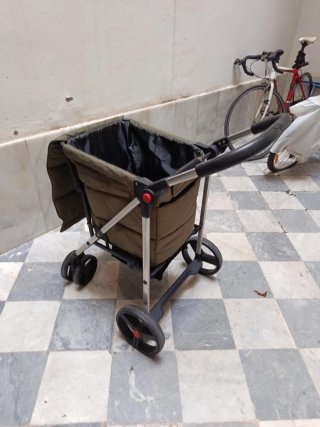 Carro de compra casi nuevo