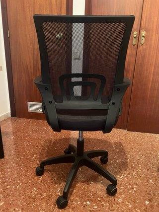 Silla de oficina ergonómica negra