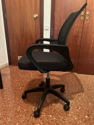 Silla de oficina ergonómica negra