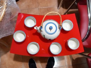 Tetera de porcelana con 6 vasos