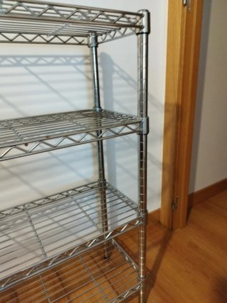 Estantería de acero cromado