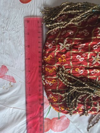 Pochette in seta rossa e oro