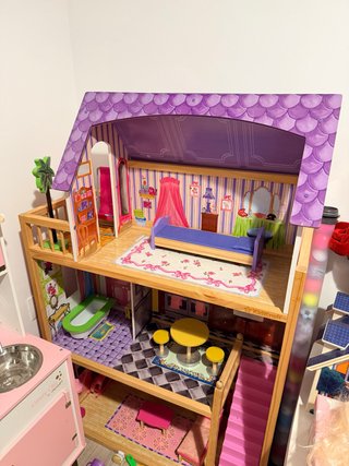 Casa de muñecas con accesorios