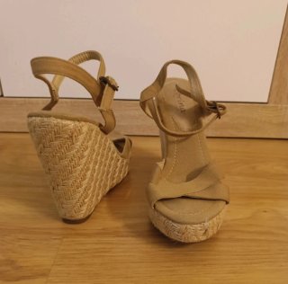 Sandalias cuña esparto talla 39.