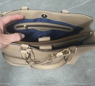 Bolso y cartera Tous beige y dorados