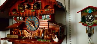 Orologio a cucù stile chalet in legno