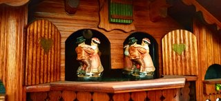 Orologio a cucù stile chalet in legno