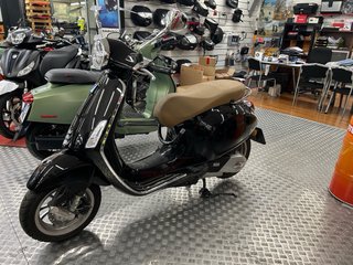 Vespa Primavera 125 ABS Negra