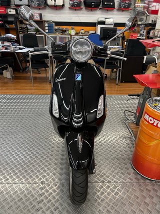 Vespa Primavera 125 ABS Negra