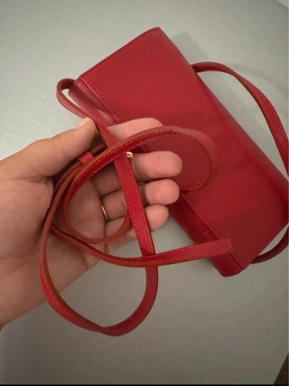 Borsa rossa con logo a forma di animale