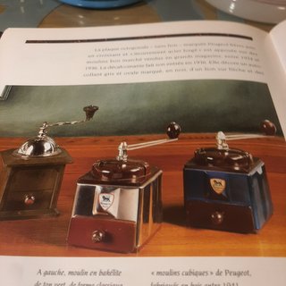 Molinillo de cafe Peugeot verde claro.
