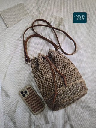 Bolso de hombro tejido