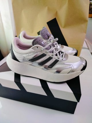 Deportivas Adidas Hombre Blancas y Plata talla 42