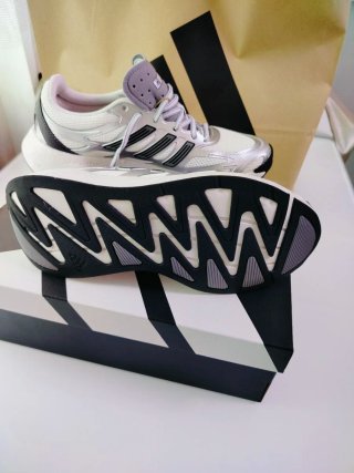 Deportivas Adidas Hombre Blancas y Plata talla 42