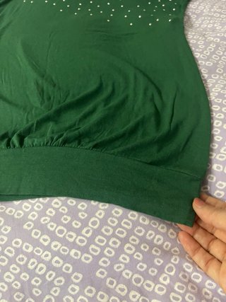 Top monospalla con applicazioni