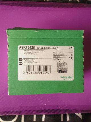 Diferencial 4p 25 en 300A Schneider A9R75425