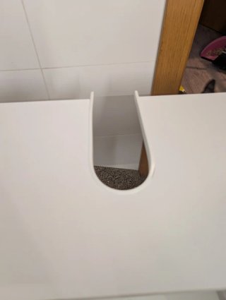Mueble de lavabo blanco y madera