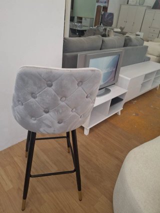 Silla de terciopelo gris nueva
