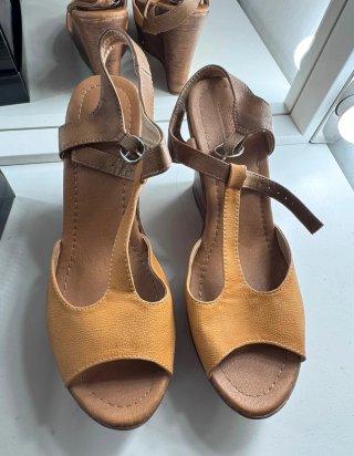 Sandalias cuña Benen piel marrón y amarillo