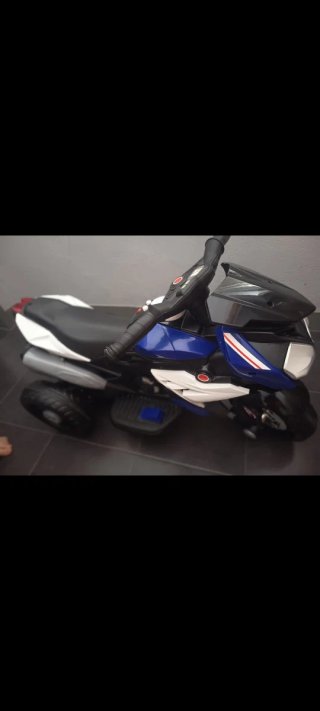 Moto eléctrica infantil seminueva