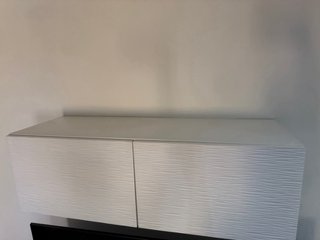 Mueble de salón blanco