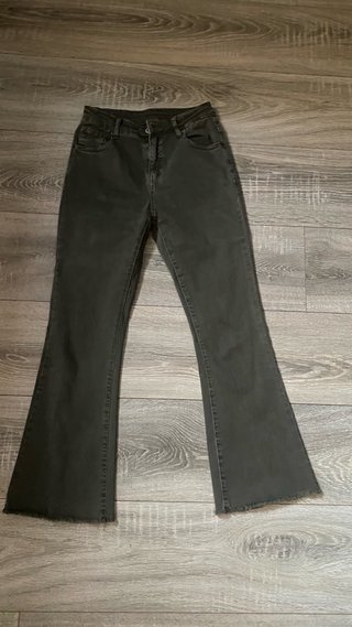 Pantalón campana verde desflecado, talla S,