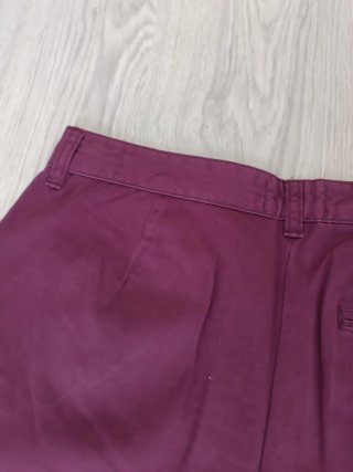 Pantalón corto color vino