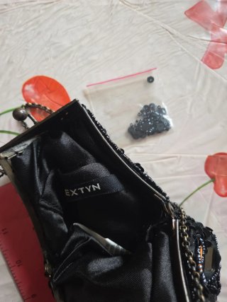 Pochette Extyn nera e multicolore