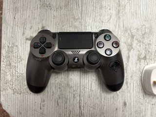 PS4 Edición Limitada Metal Gear Solid V Roja