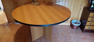 Mesa redonda de madera