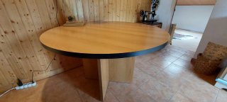 Mesa redonda de madera