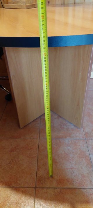 Mesa redonda de madera